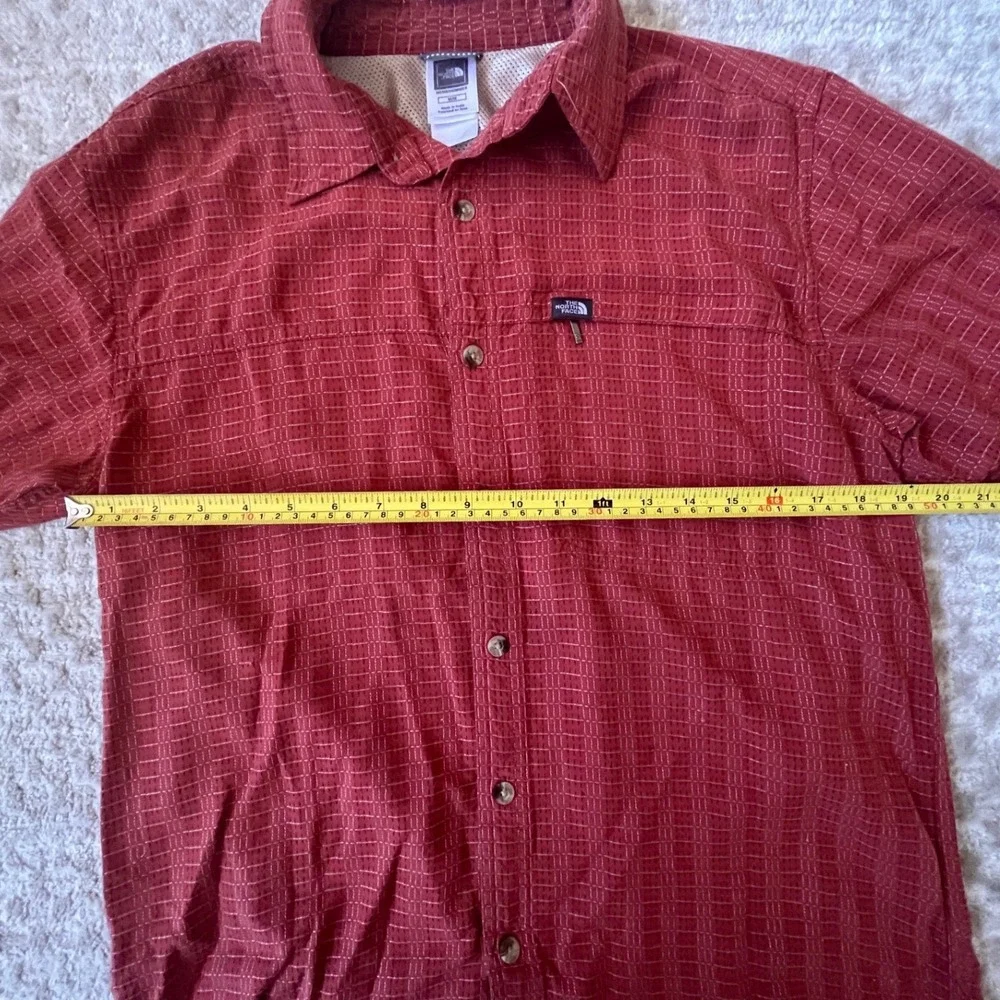 The North Face Mens Short Sleeve Hiking Shirt Red Grid Mesh Vented Size M